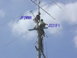 ����[����